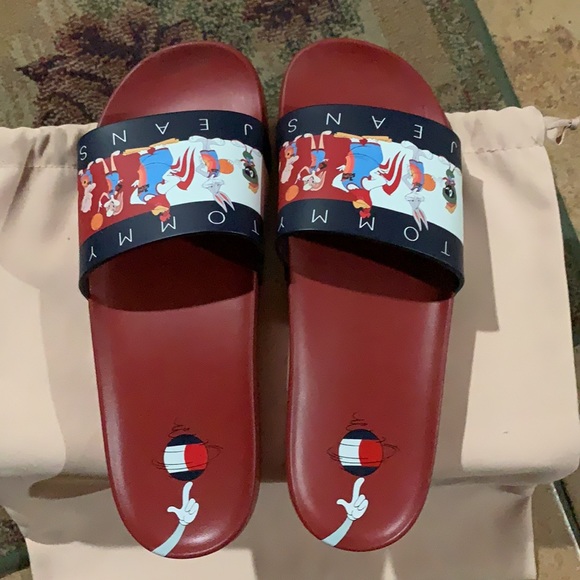 Tommy Hilfiger x Looney Tunes Slides (Limited) - Picture 4 of 11